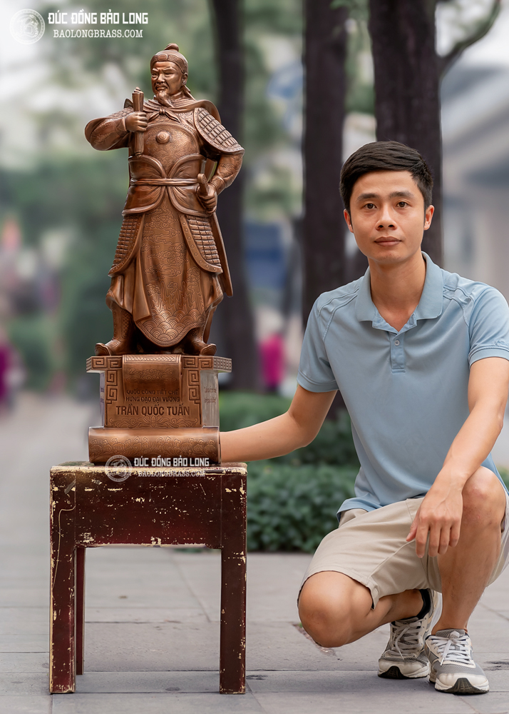 Tượng Trần Hưng Đạo 89cm Bằng Đồng Màu Trầm Cổ